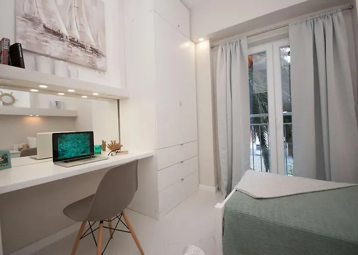 Luxury Apartment Across Ferry Port