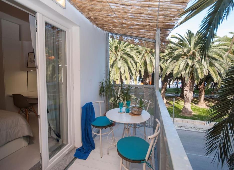 Apartment Luxury Across Ferry Port
