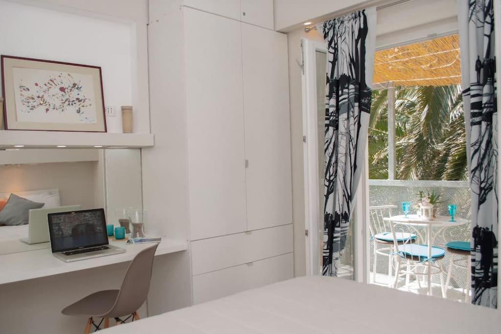 Luxury Across Ferry Port *