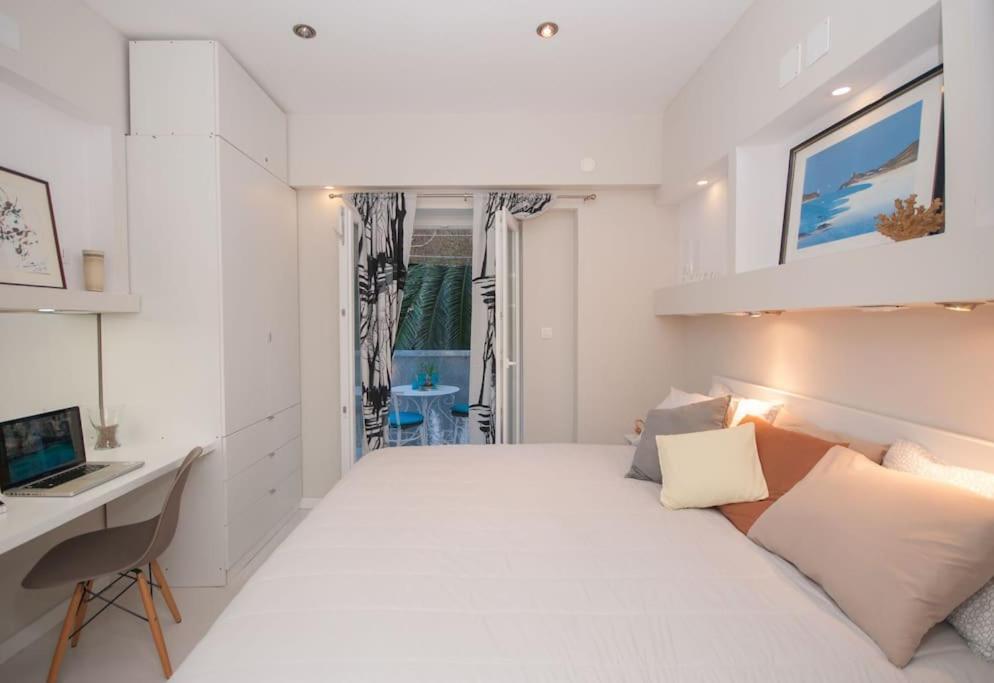Luxury Across Ferry Port *